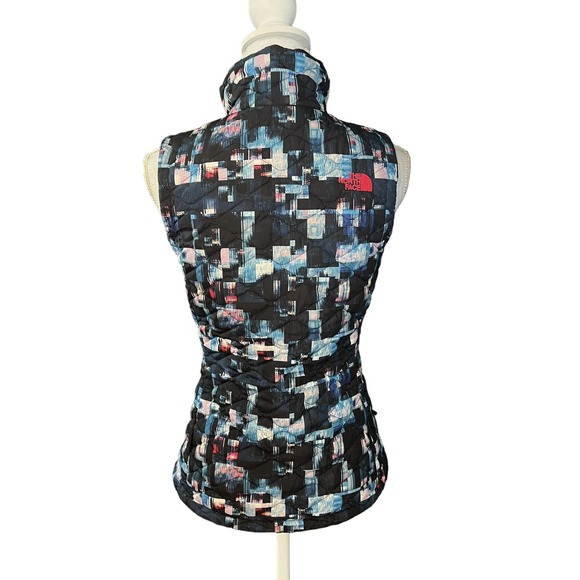Women's NORTH FACE EUC Full Zip Puffy Geometric Print Polyester Vest-XS - Picture 4 of 4